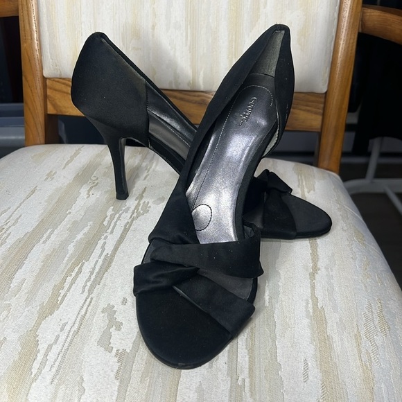 George Heels black size 9 Suade Peep Toe Bow Formal Elegant - Picture 3 of 6